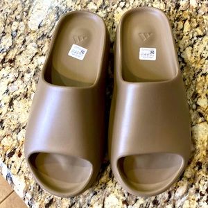 Yeezy slides size 11 *New*